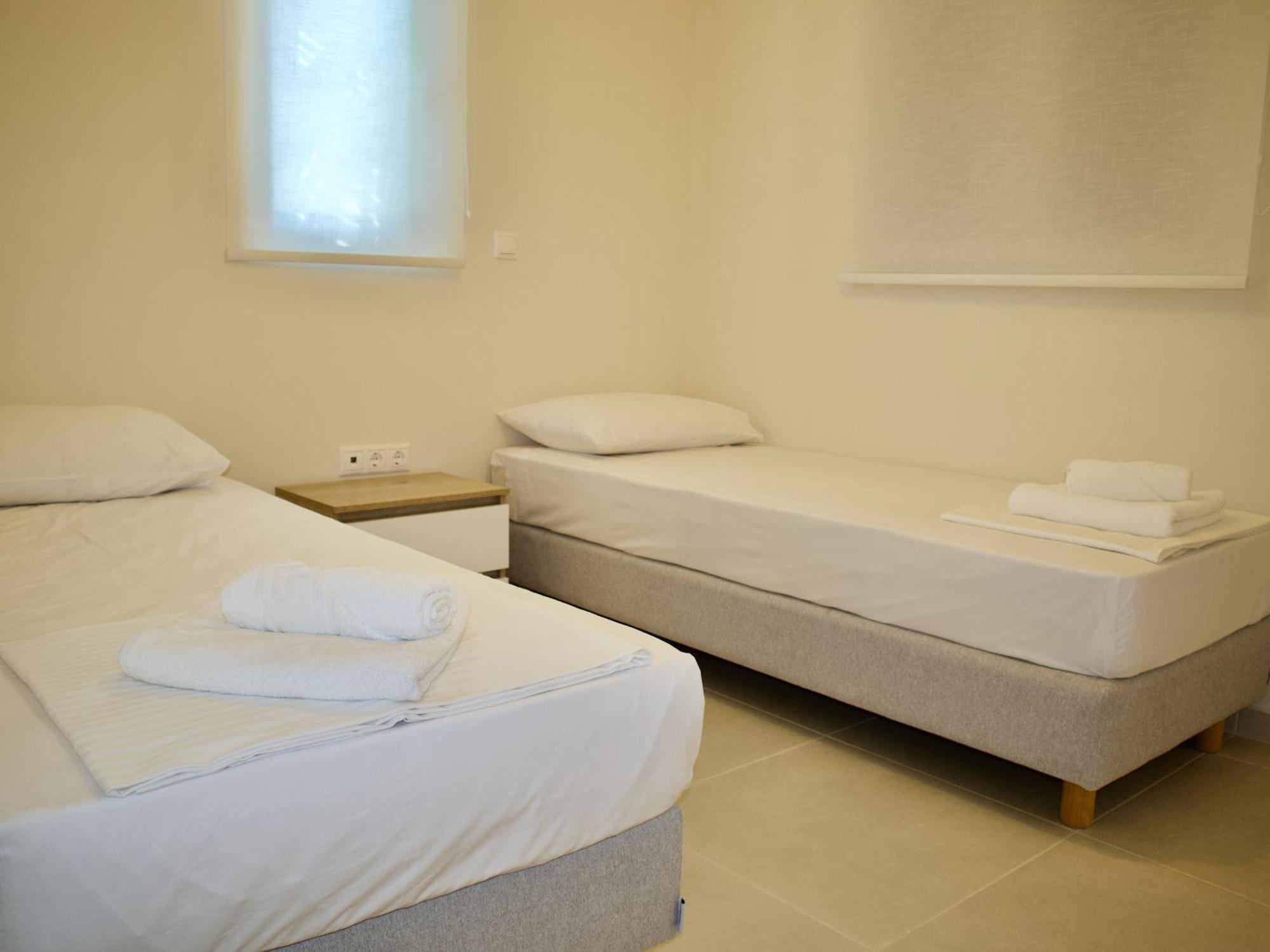 Resitour - Aphrodite Beachfront Pirgos Psilonerou Номер фото