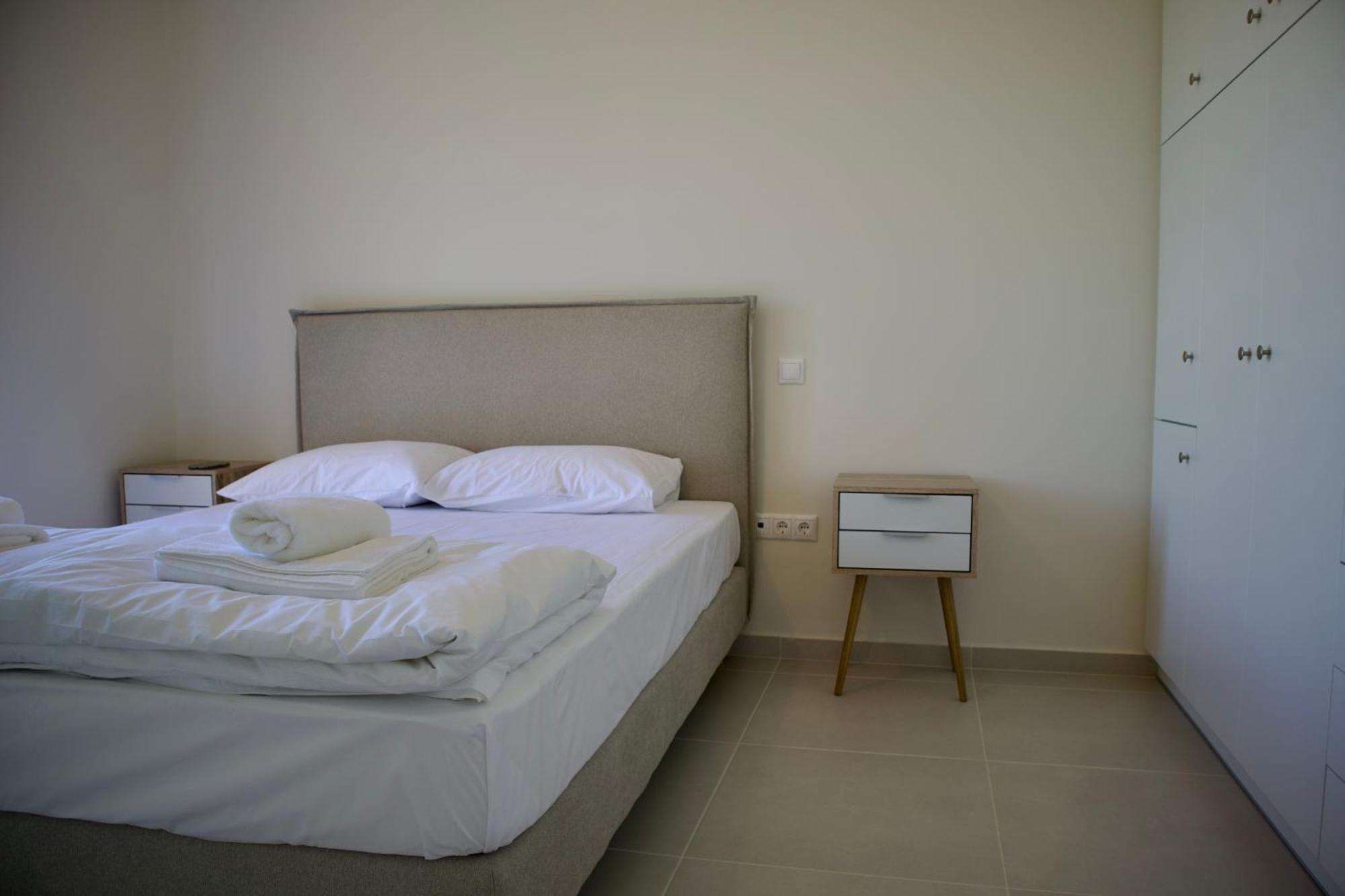 Resitour - Aphrodite Beachfront Pirgos Psilonerou Номер фото