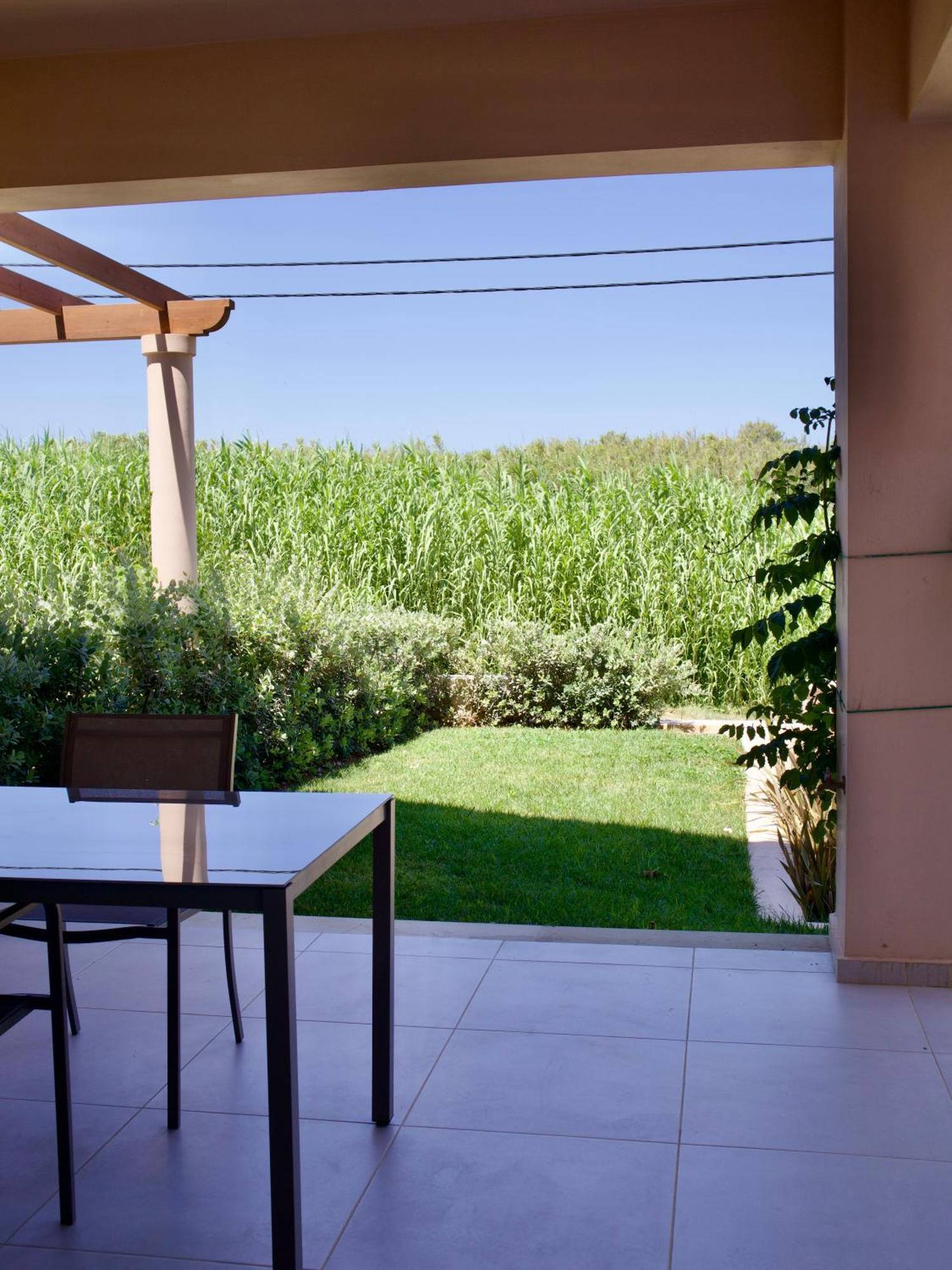 Resitour - Aphrodite Beachfront Pirgos Psilonerou Номер фото