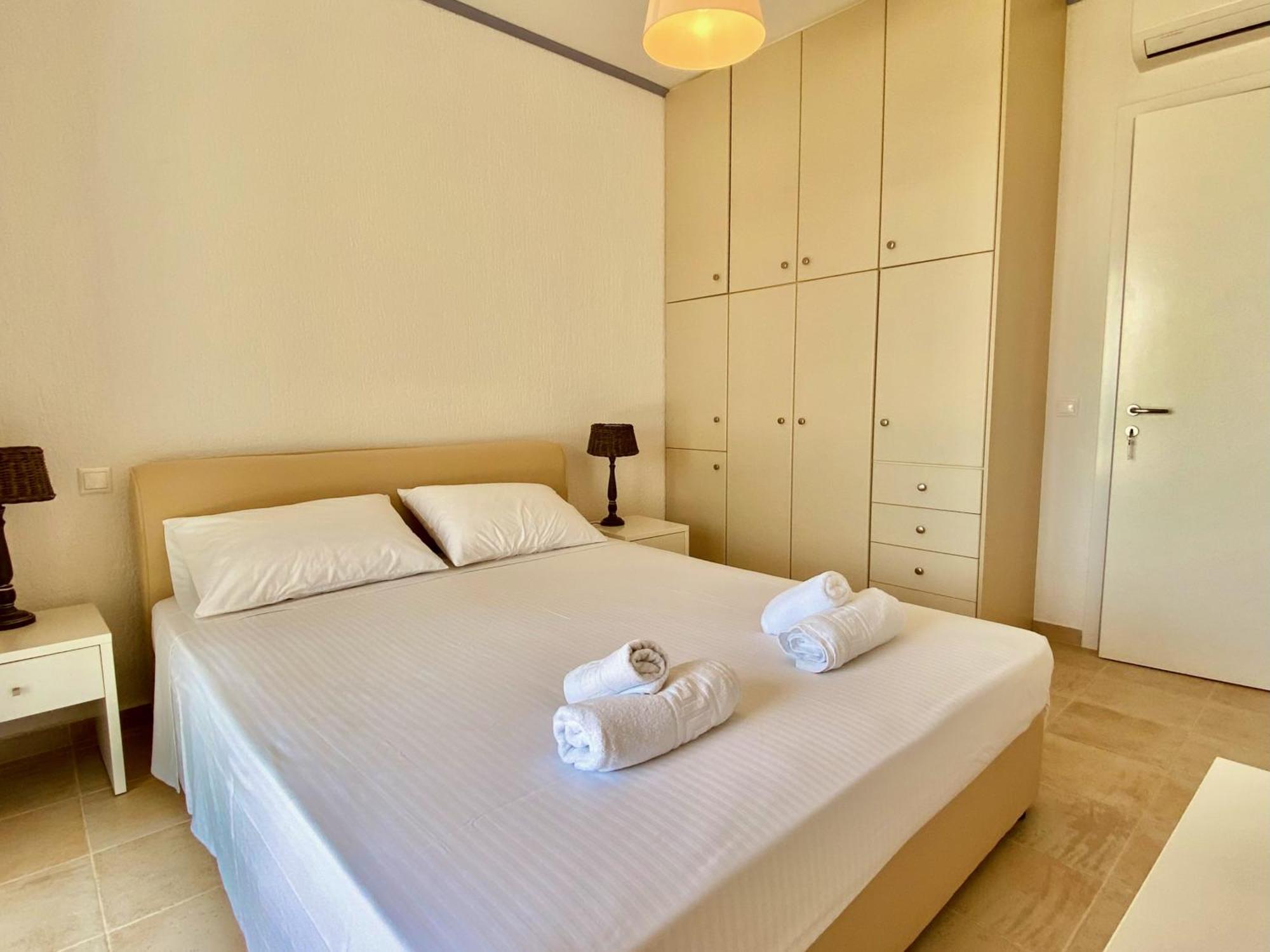 Resitour - Aphrodite Beachfront Pirgos Psilonerou Номер фото
