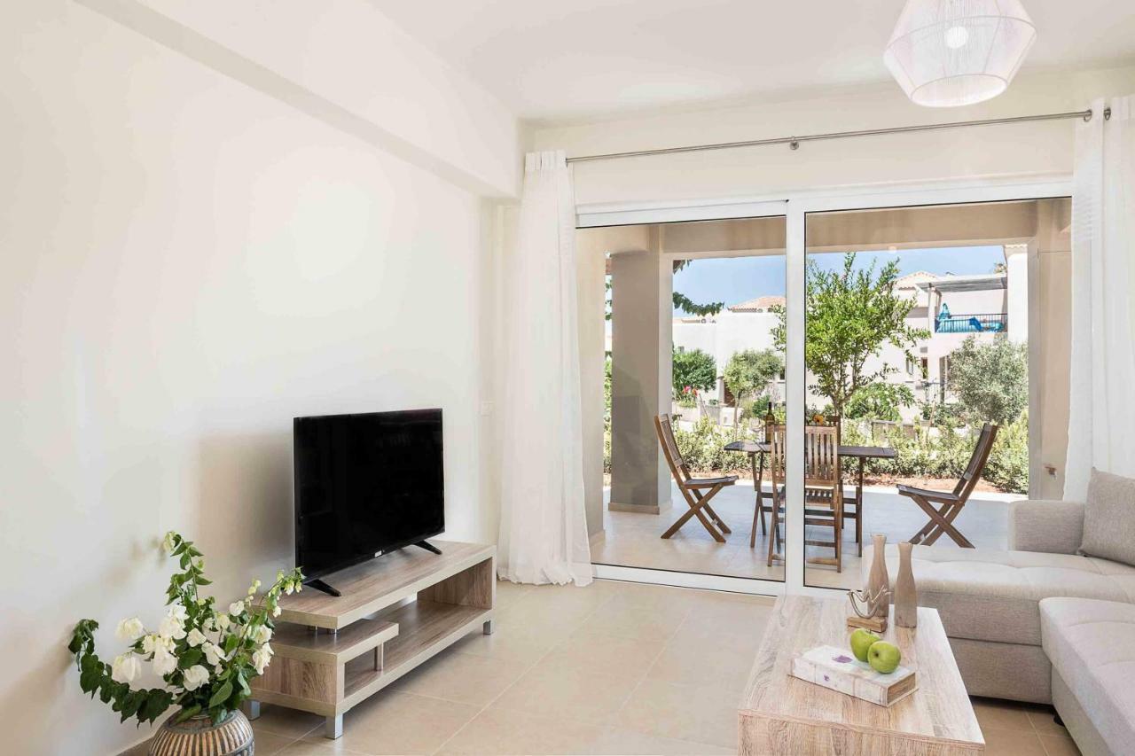 Resitour - Aphrodite Beachfront Pirgos Psilonerou Экстерьер фото