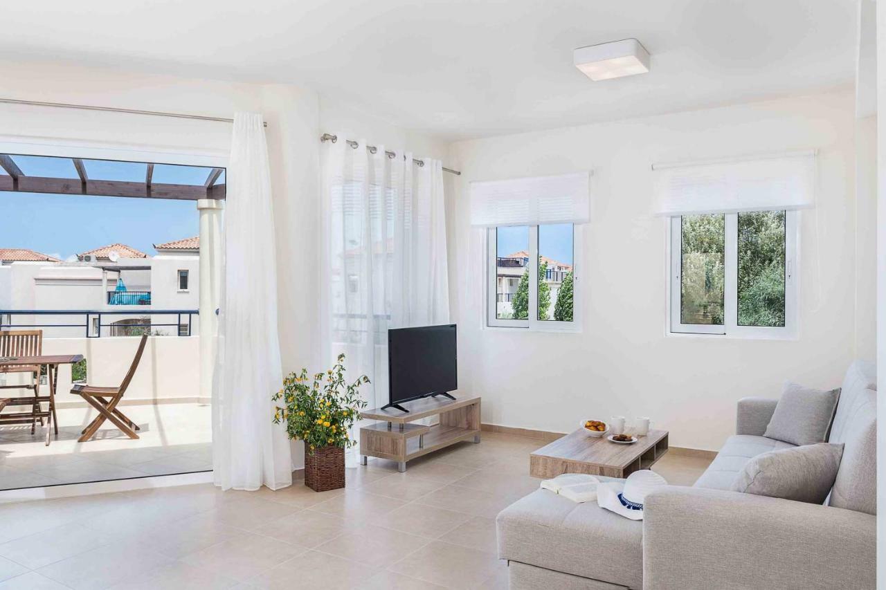 Resitour - Aphrodite Beachfront Pirgos Psilonerou Экстерьер фото
